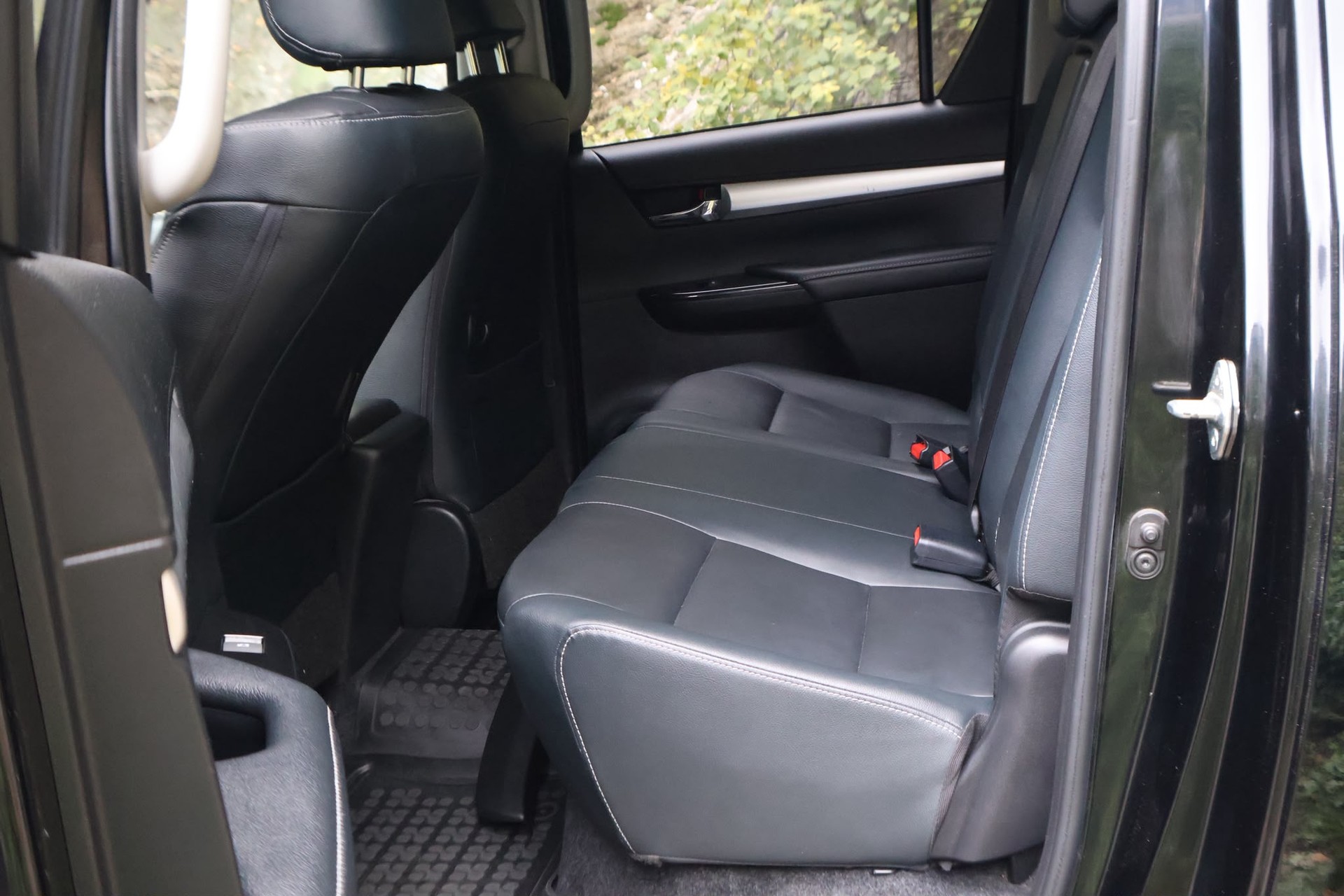 TOYOTA Hilux 2.4-4D Sol Premium Double Cab 4x4 A-image-10