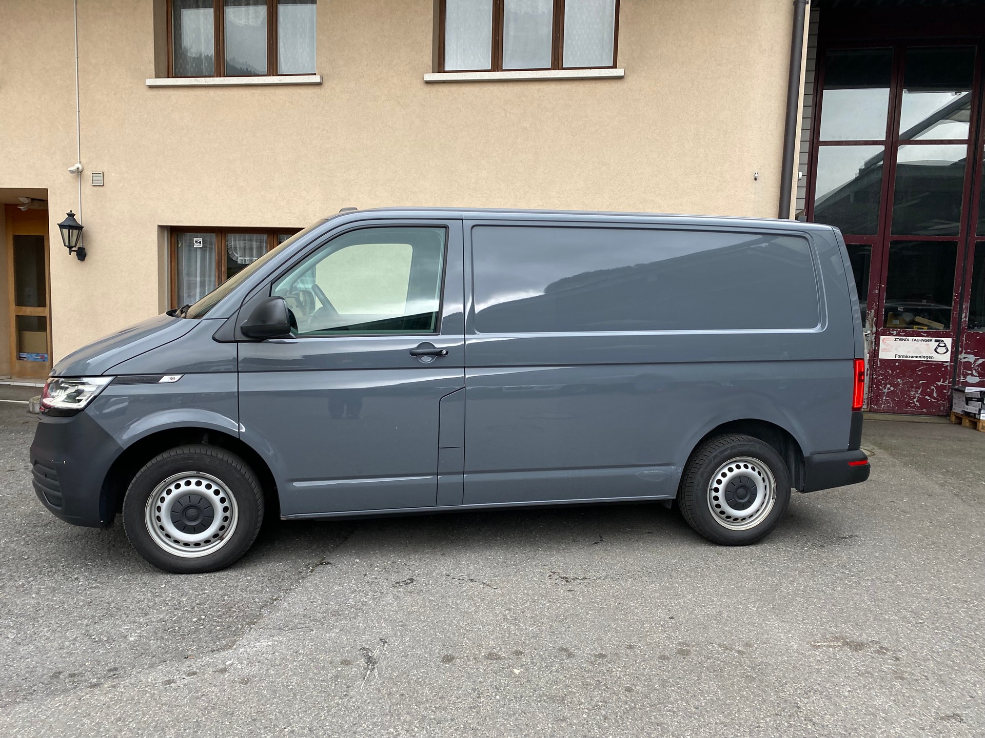 VW T6.1 2.0 TDI 4Motion DSG-image-7