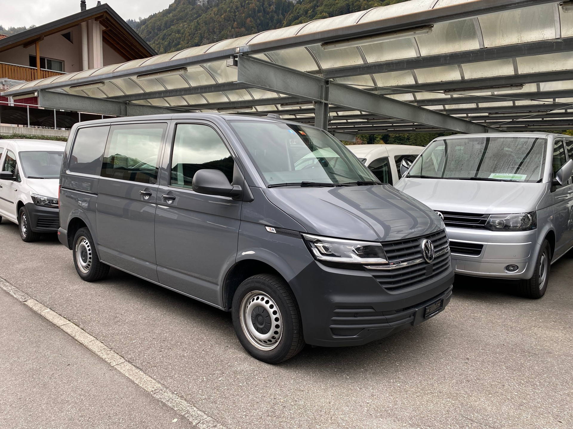 VW T6.1 2.0 TDI 4Motion DSG-image-11