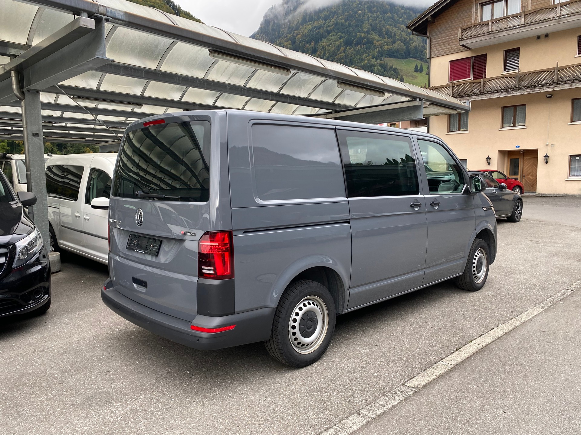 VW T6.1 2.0 TDI 4Motion DSG-image-13