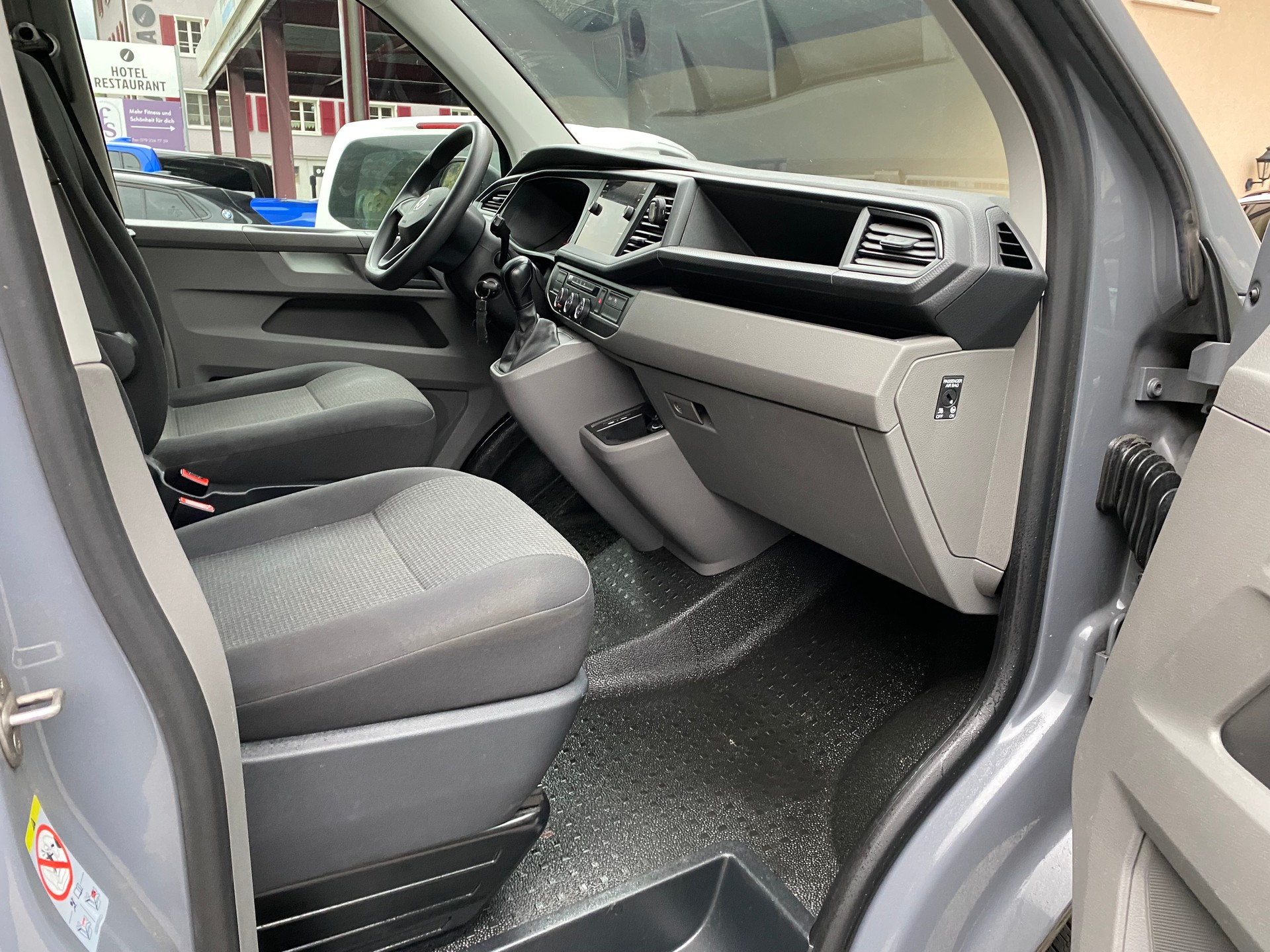 VW T6.1 2.0 TDI 4Motion DSG-image-4
