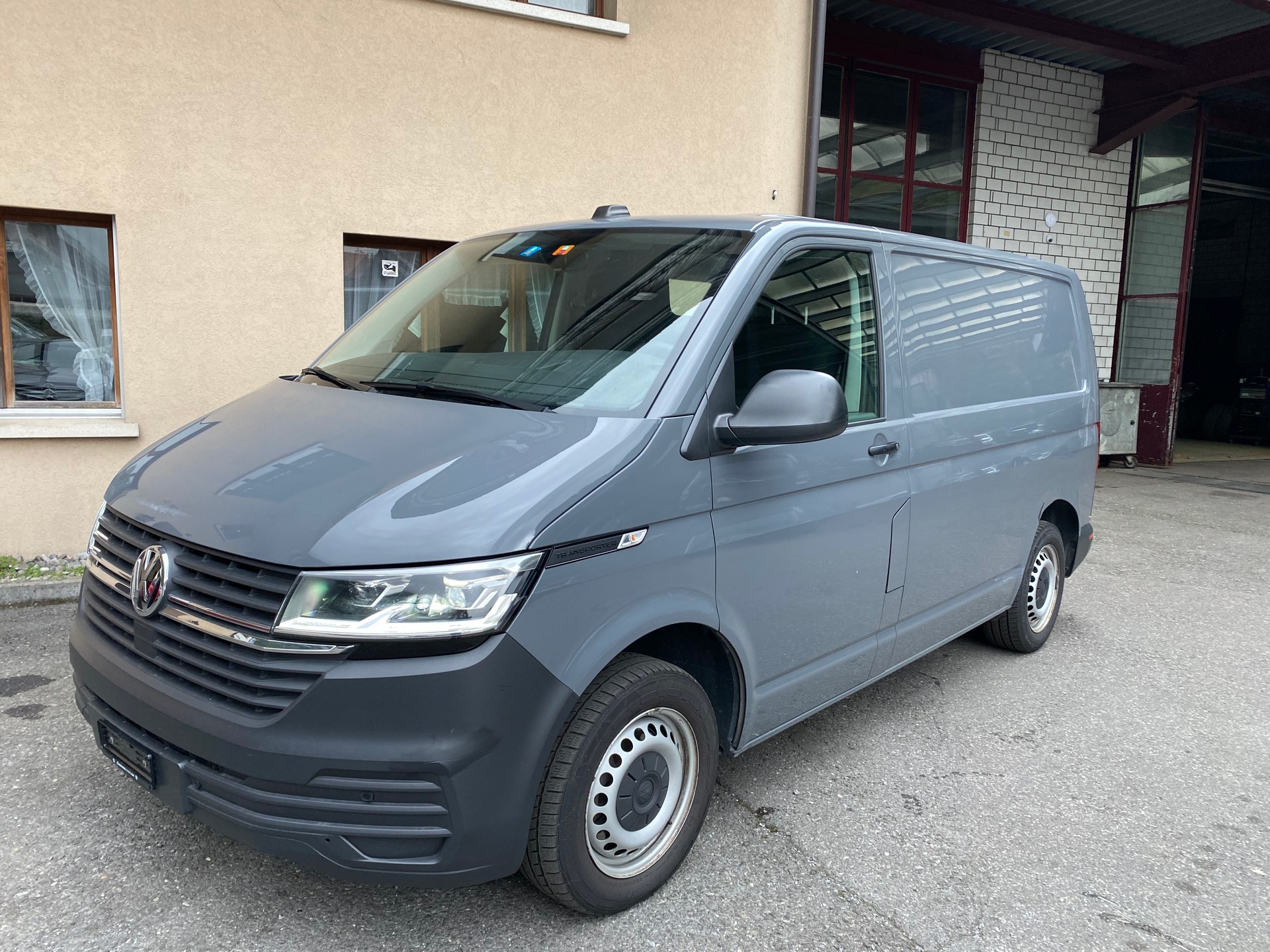 VW T6.1 2.0 TDI 4Motion DSG-image-8