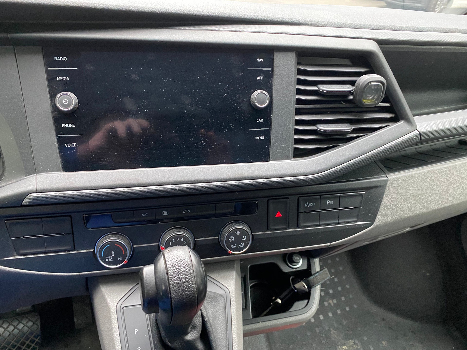 VW T6.1 2.0 TDI 4Motion DSG-image-3