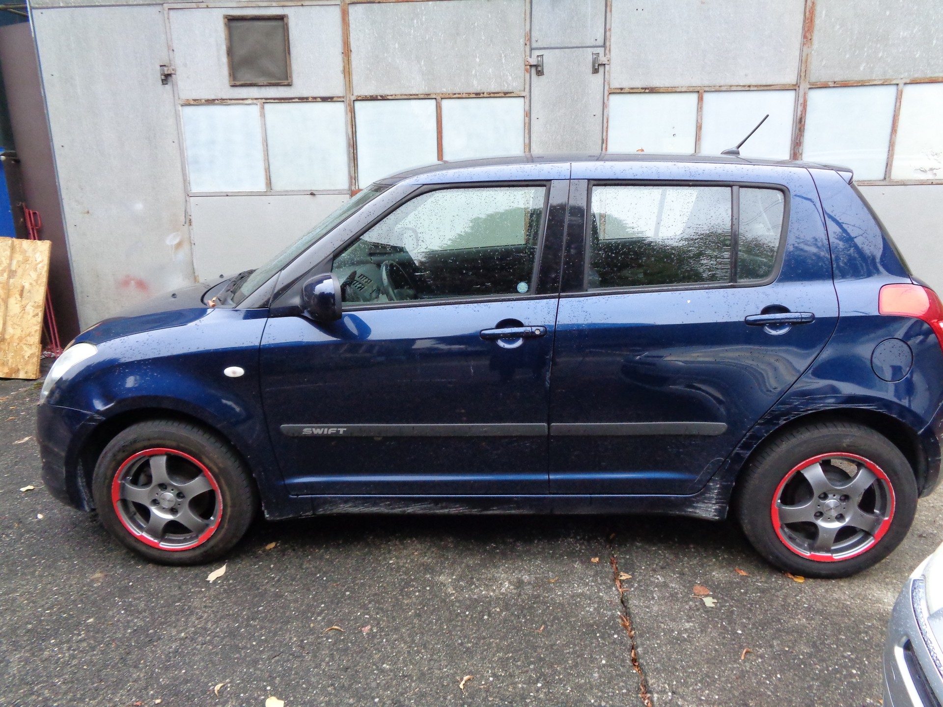 SUZUKI Swift 1.3i 16V GL 4x4-image-2