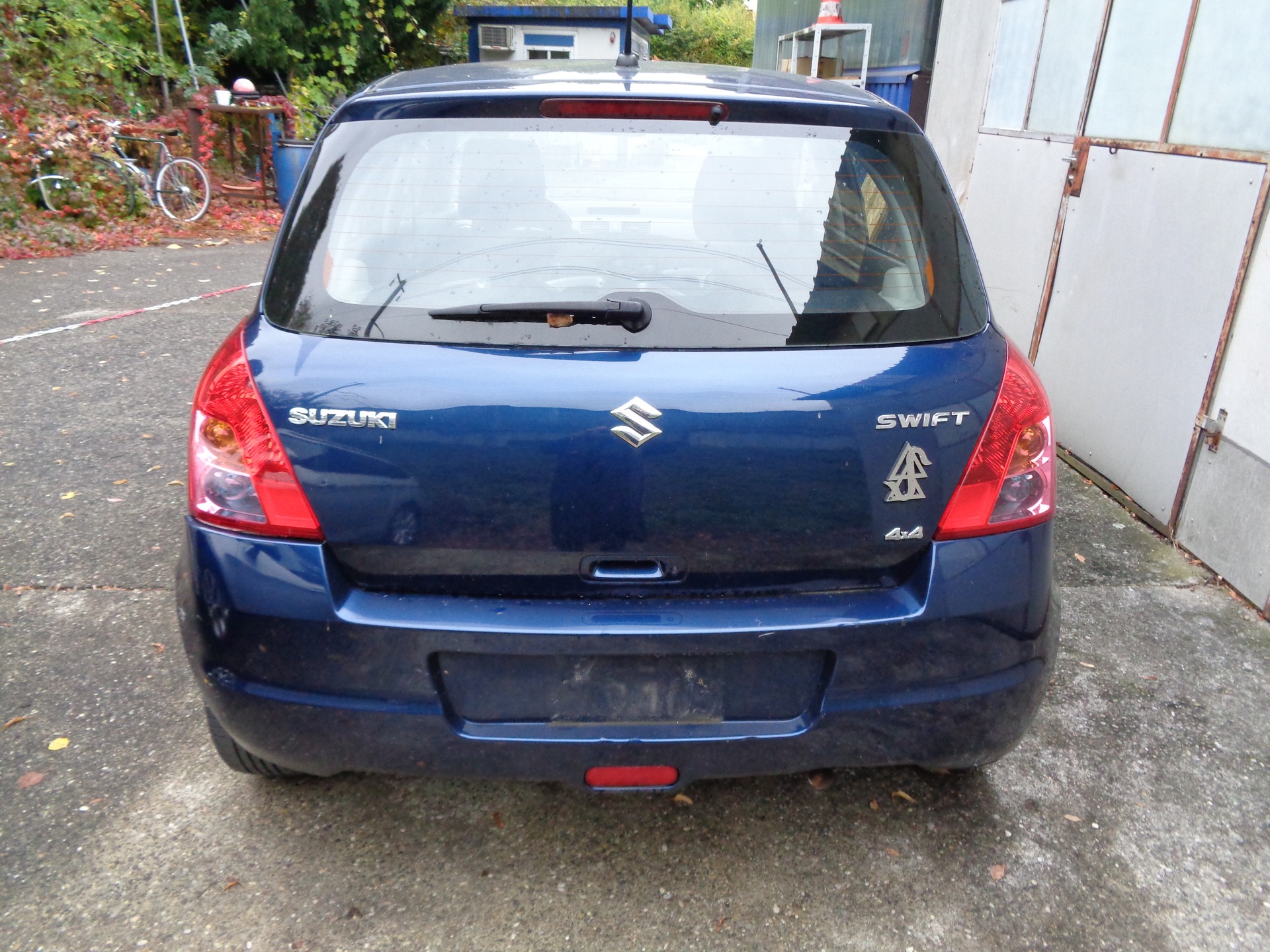 SUZUKI Swift 1.3i 16V GL 4x4-image-3