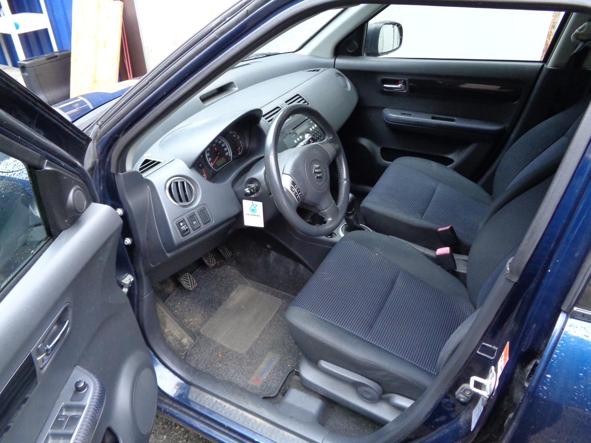 SUZUKI Swift 1.3i 16V GL 4x4-image-5