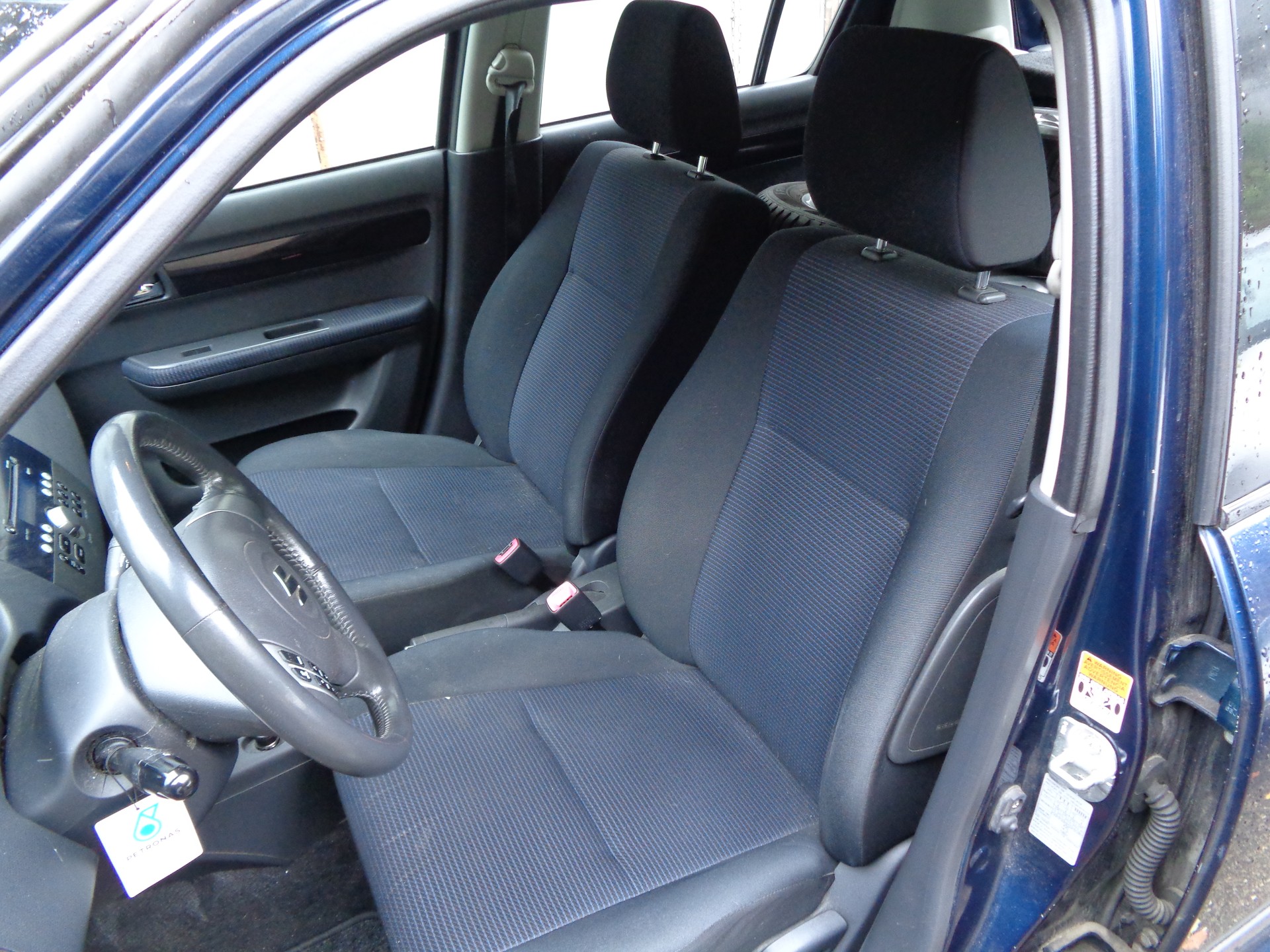 SUZUKI Swift 1.3i 16V GL 4x4-image-6