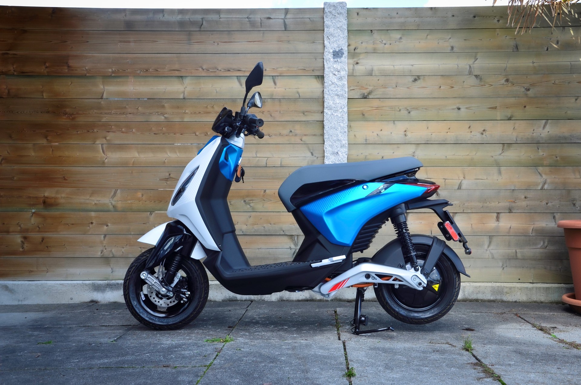PIAGGIO Piaggio 1 Active 60km/h Full Electric - 4 Jahre Garantie-showroom-element-1