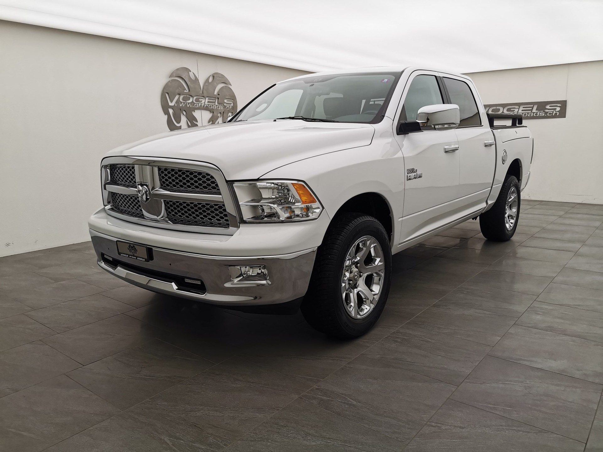 DODGE RAM 1500 CrewCab Laramie-image-0