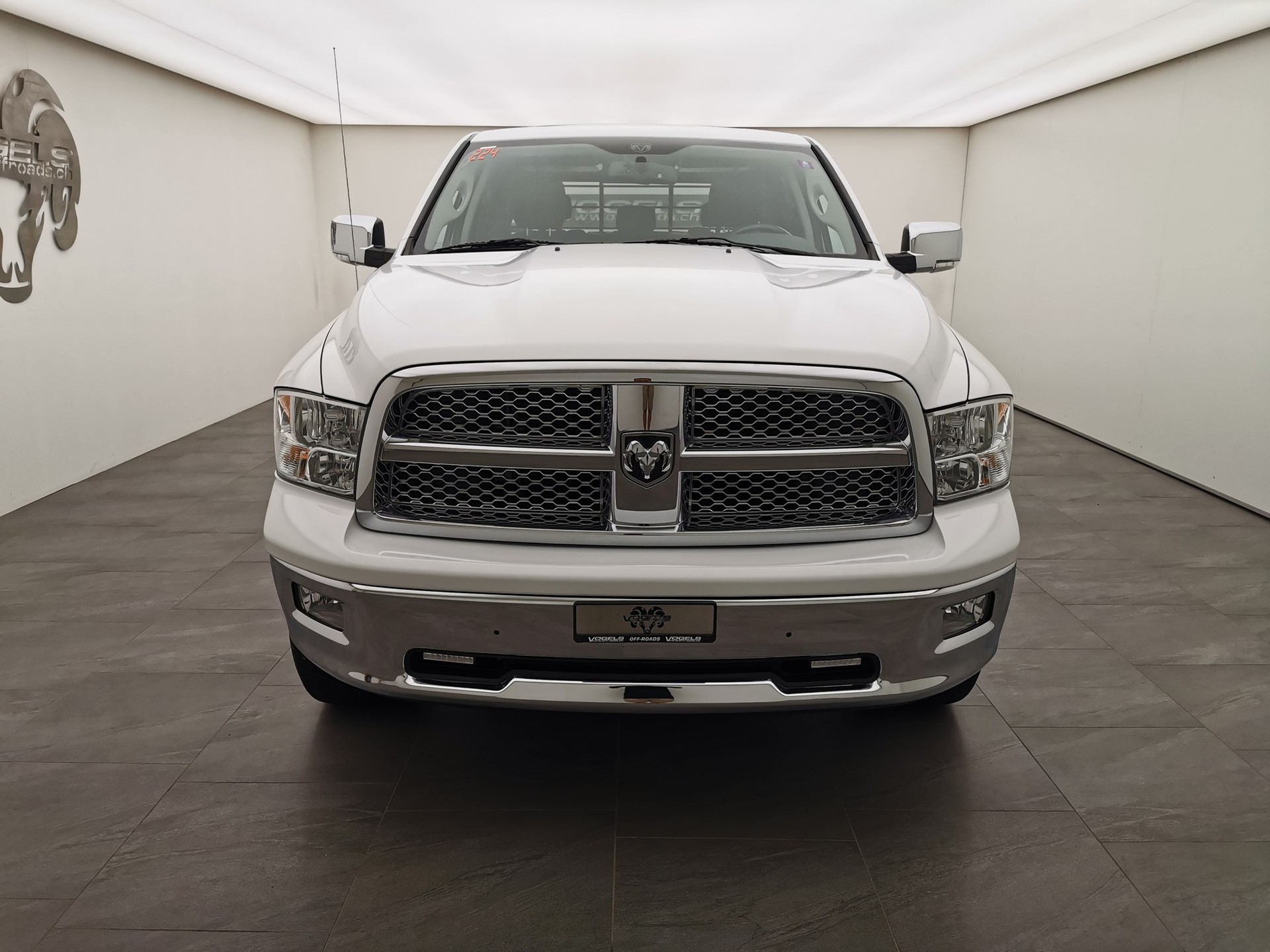 DODGE RAM 1500 CrewCab Laramie-image-1