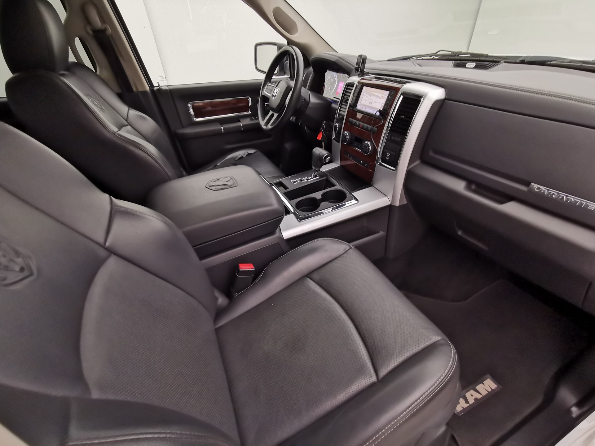 DODGE RAM 1500 CrewCab Laramie-image-11