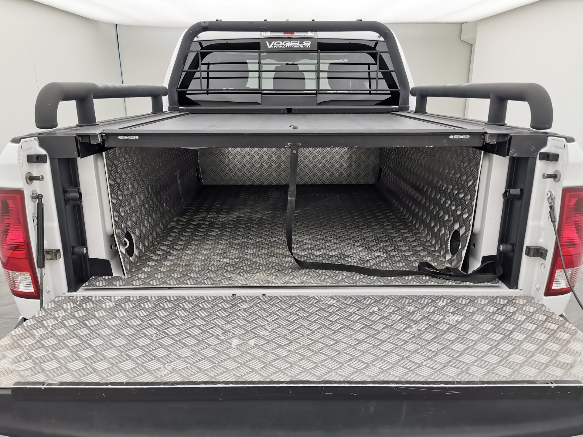 DODGE RAM 1500 CrewCab Laramie-image-14