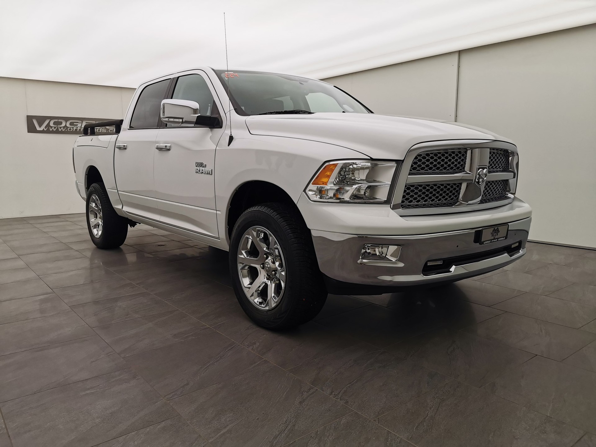 DODGE RAM 1500 CrewCab Laramie-image-2