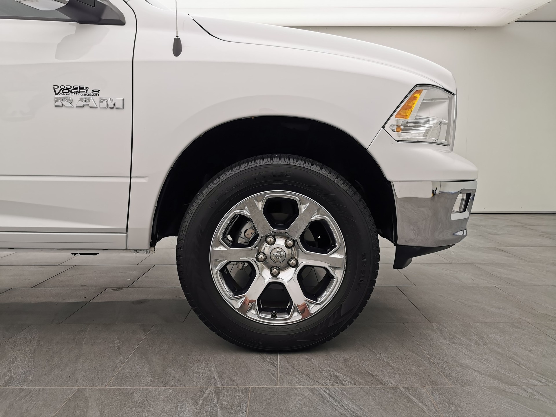DODGE RAM 1500 CrewCab Laramie-image-6