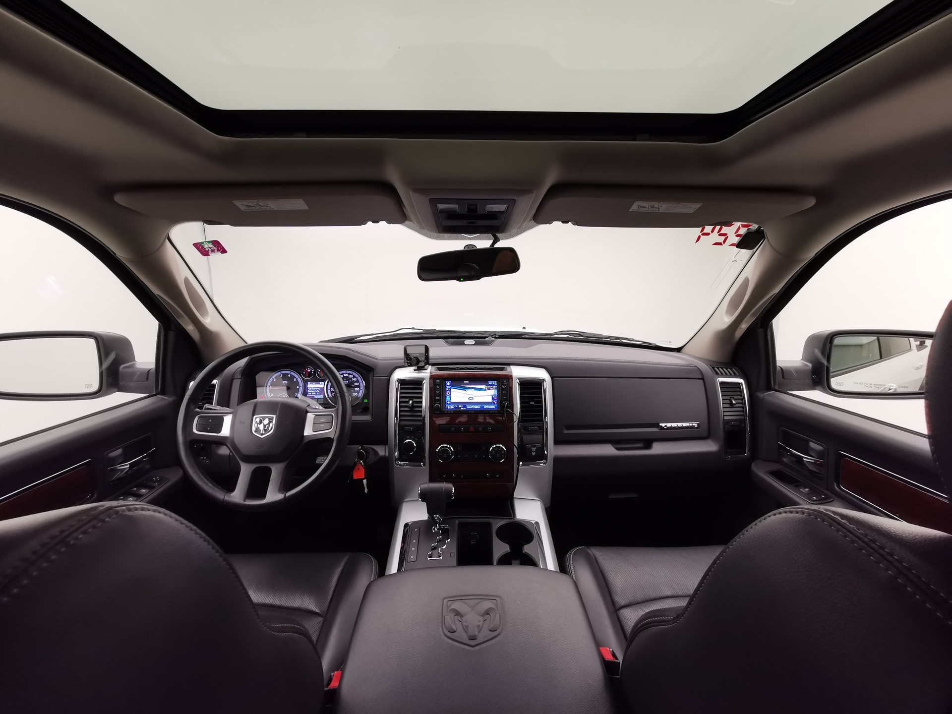 DODGE RAM 1500 CrewCab Laramie-image-9