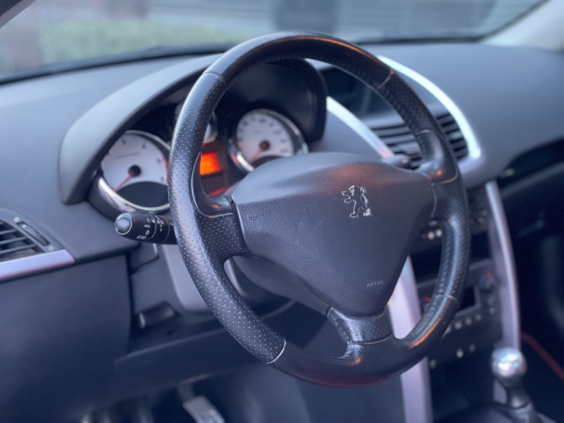 PEUGEOT 207 CC 1.6 HDI Sport-image-8