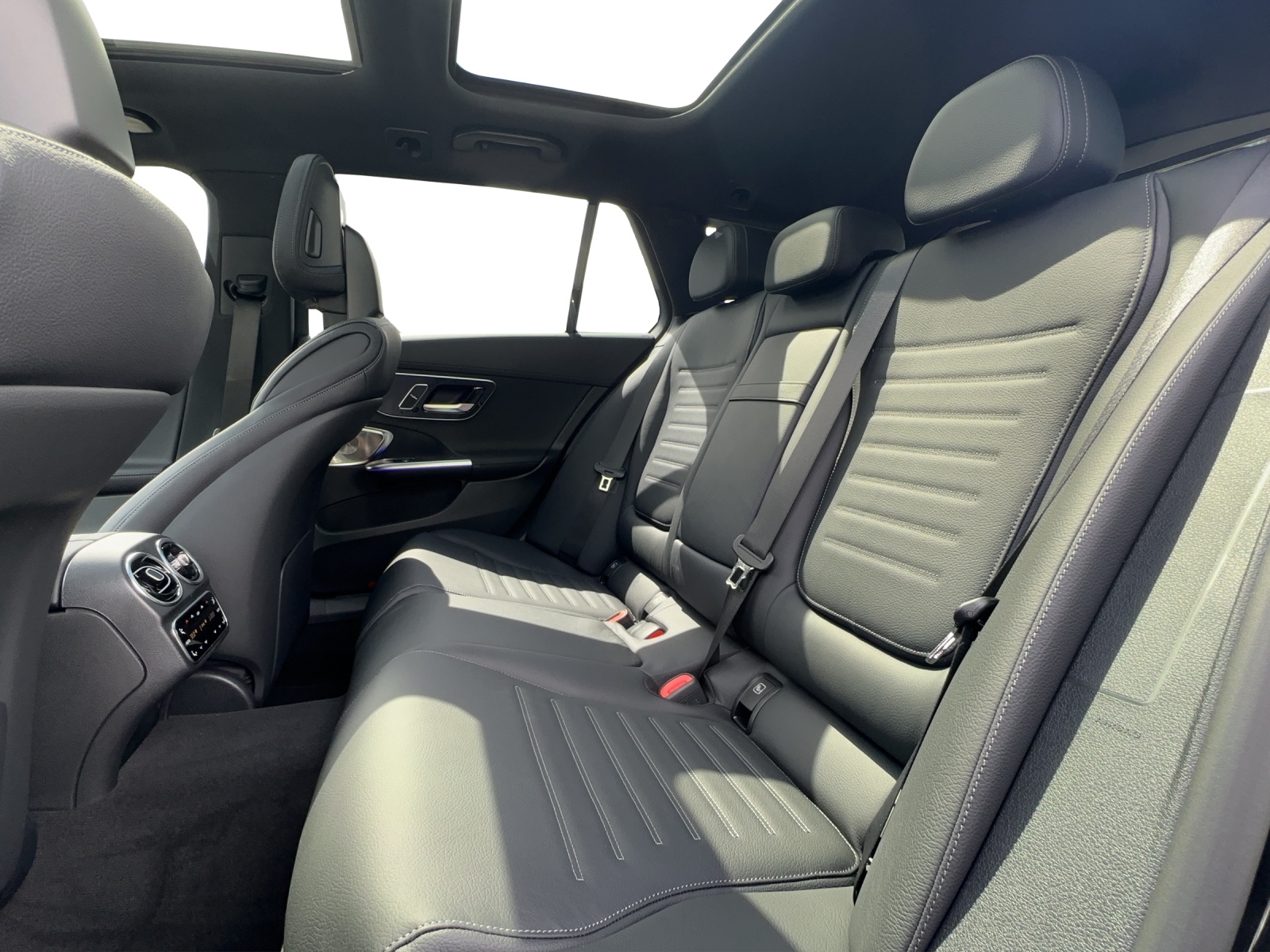 MERCEDES-BENZ C 300 T 4 Matic-image-17