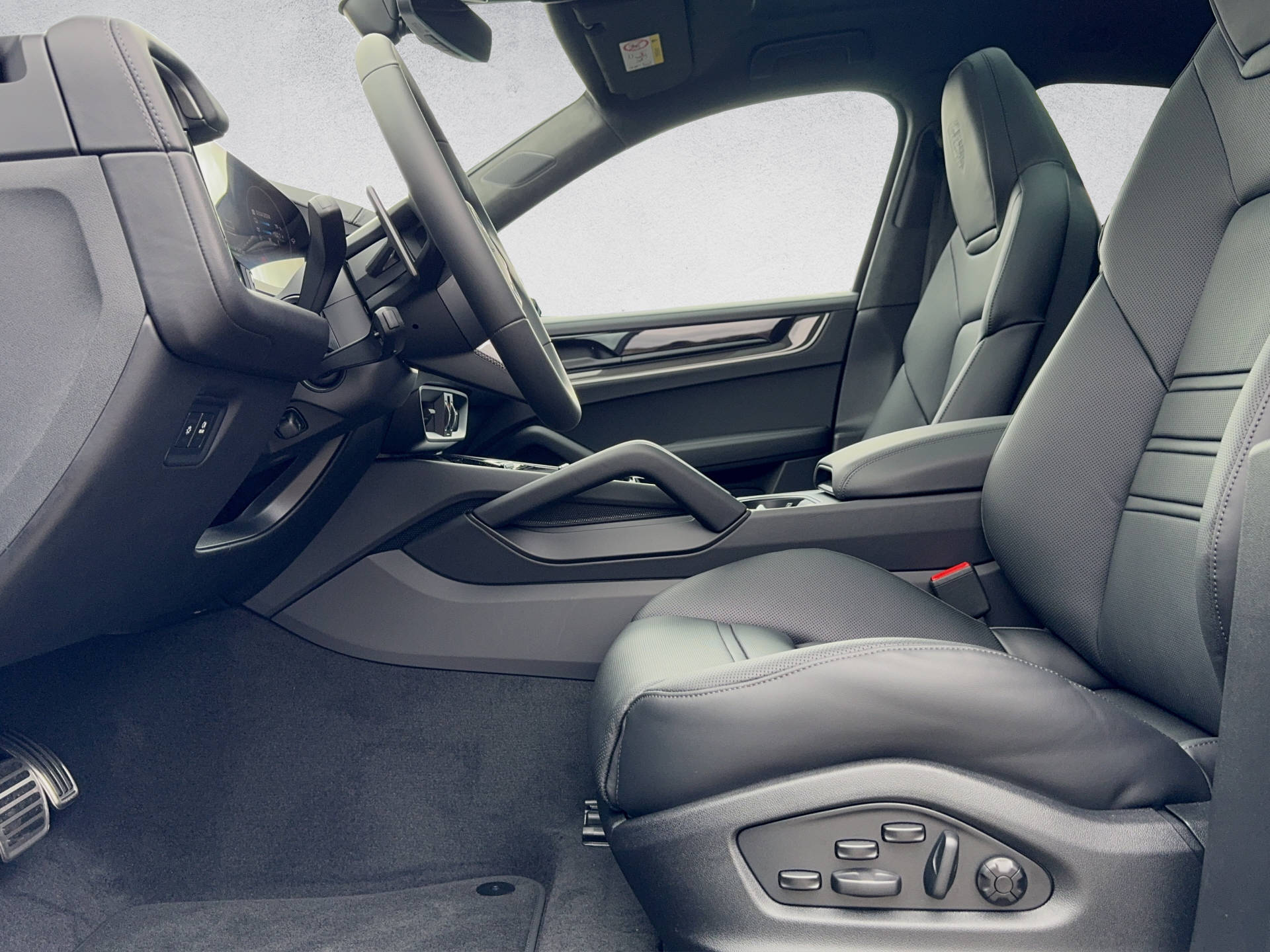 PORSCHE Cayenne Turbo E-Hybrid Coupé-image-6