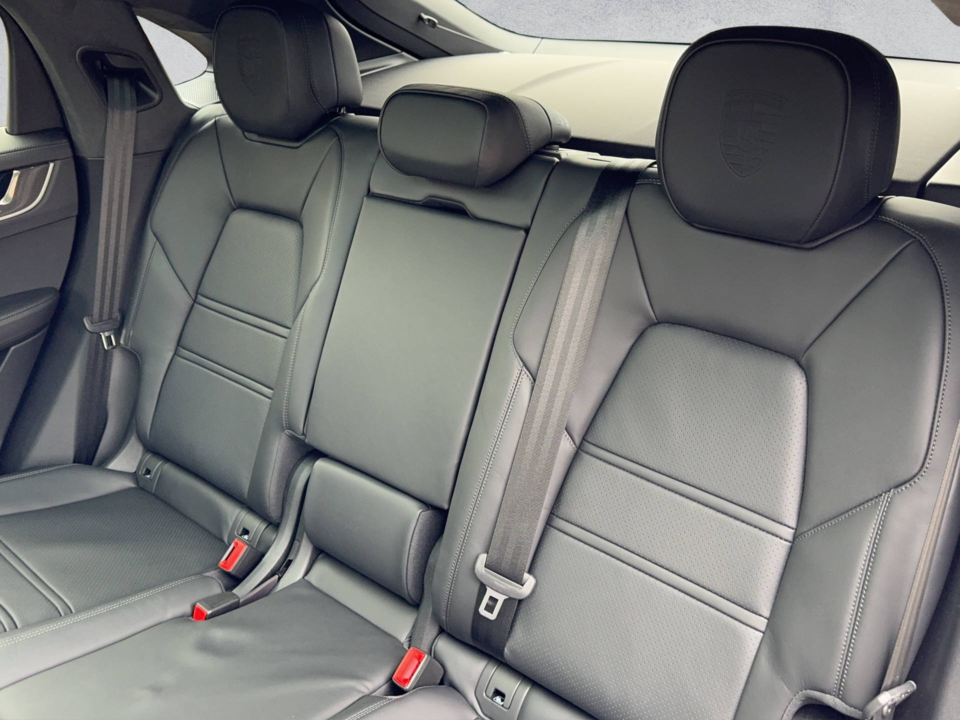 PORSCHE Cayenne Turbo E-Hybrid Coupé-image-10