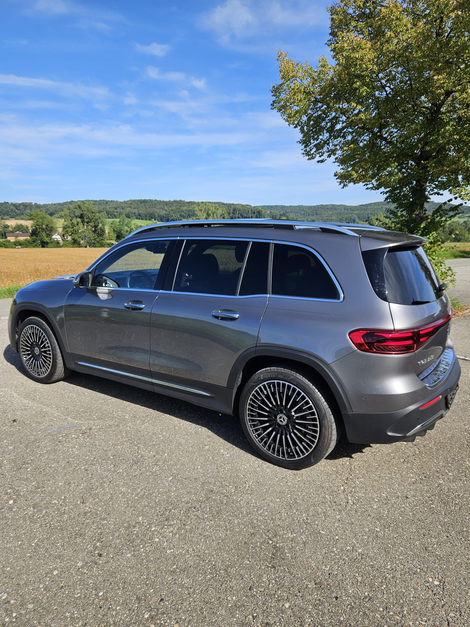 MERCEDES-BENZ EQB350 AMG Line 4Matic (Facelift)-image-4
