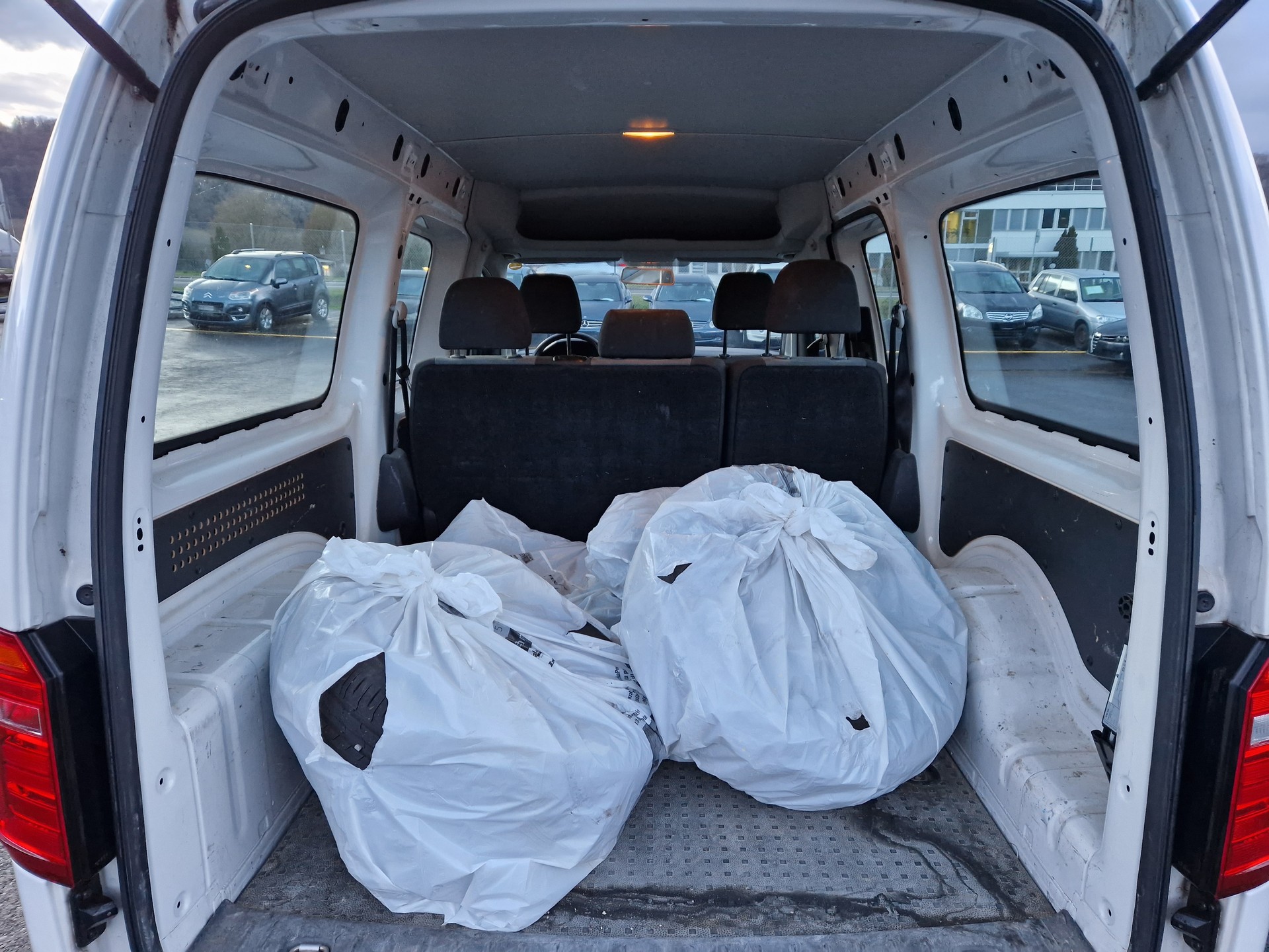 VW Caddy Maxi 2.0 TDI Highline-image-3