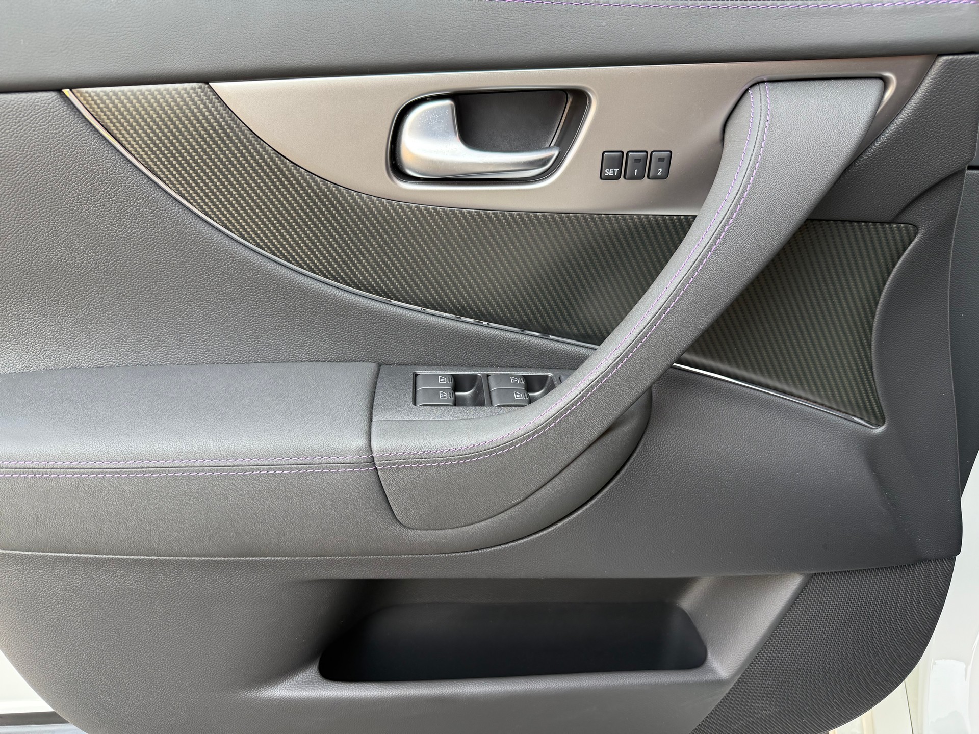 INFINITI FX50 S Vettel Edition Nr.1 AWD Automatic-image-11