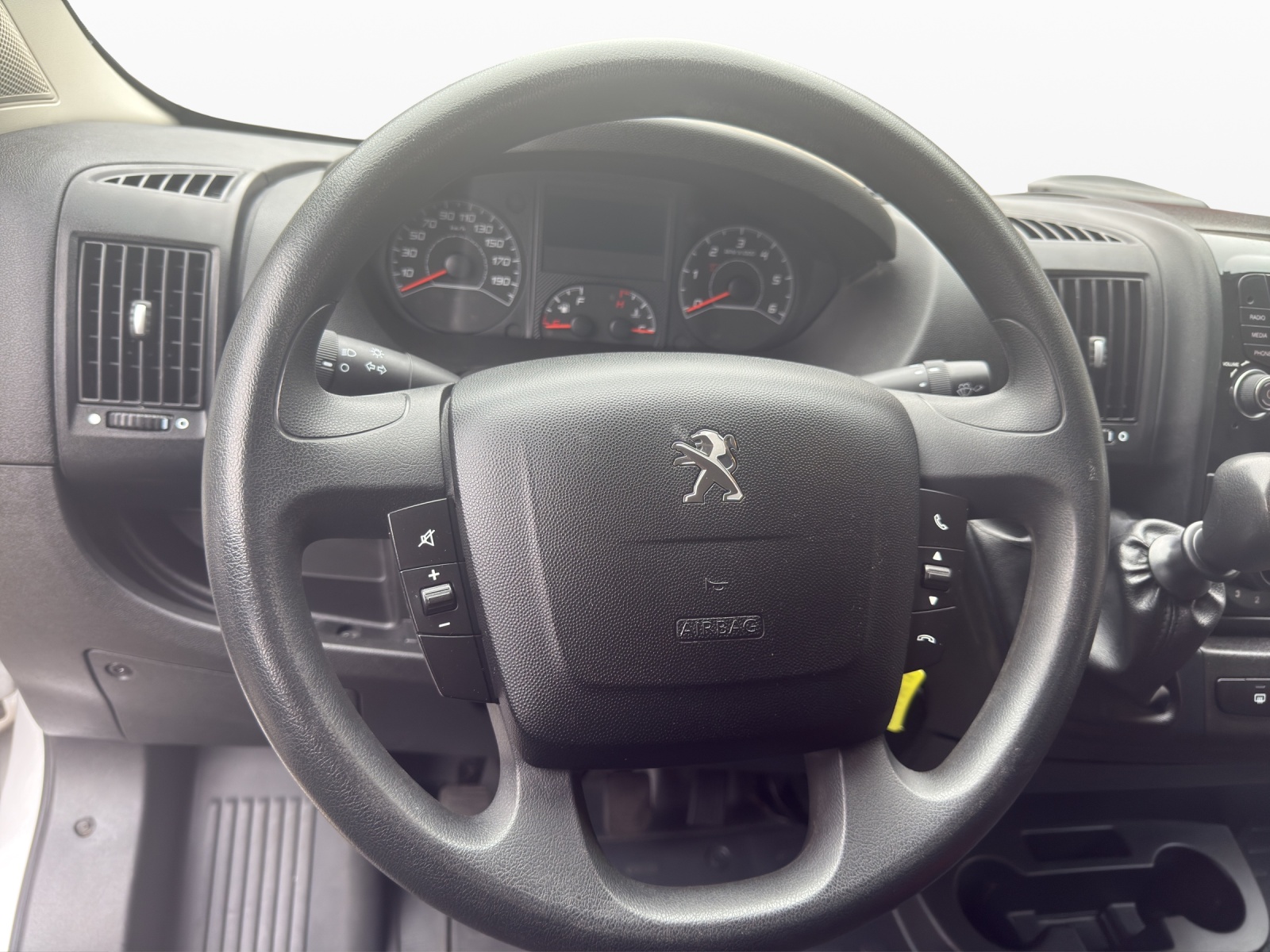 PEUGEOT Boxer 2.2 HDI 335 Pro L2H2-image-10