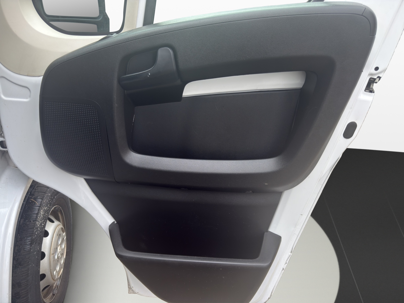 PEUGEOT Boxer 2.2 HDI 335 Pro L2H2-image-16
