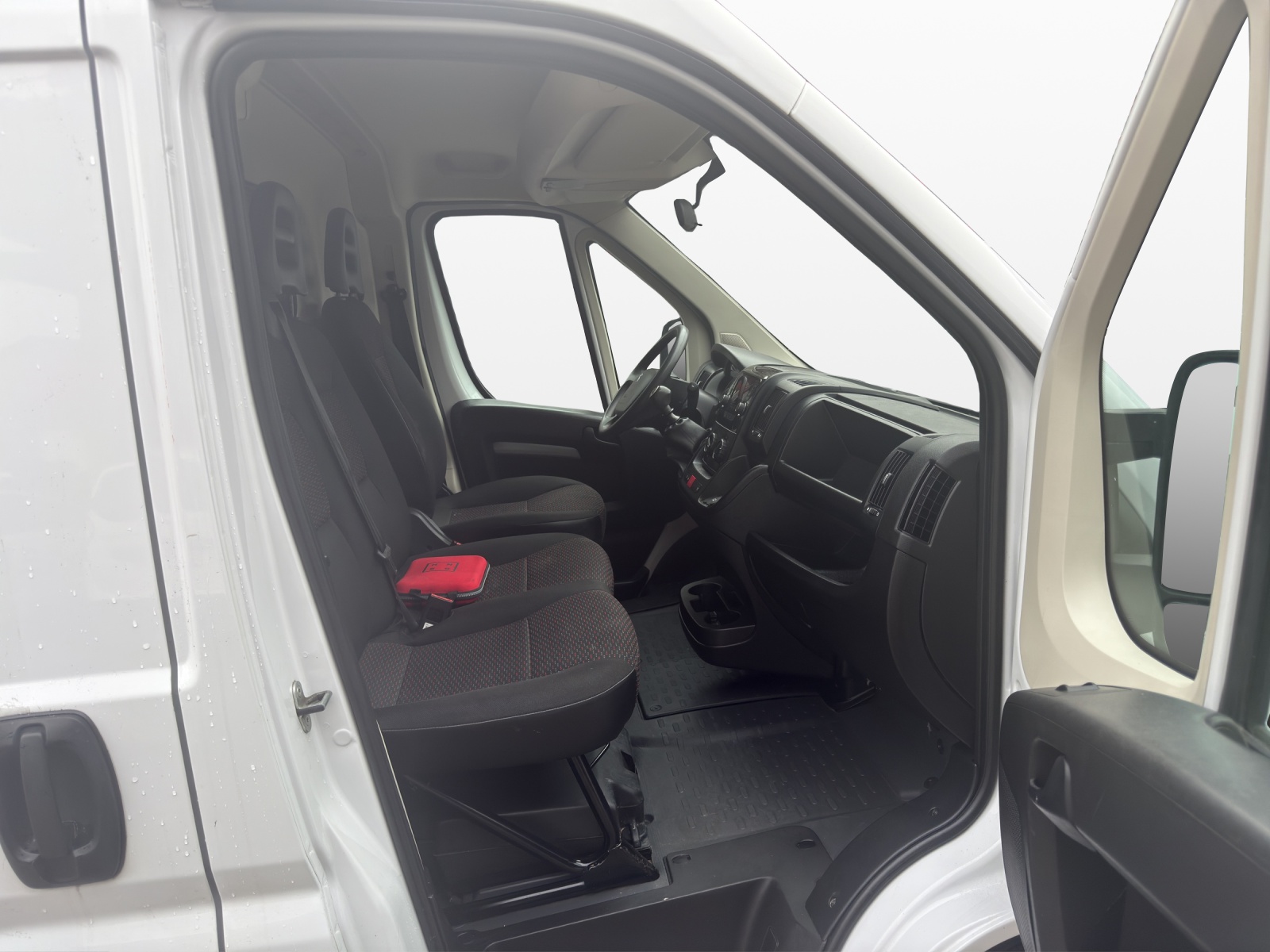 PEUGEOT Boxer 2.2 HDI 335 Pro L2H2-image-14