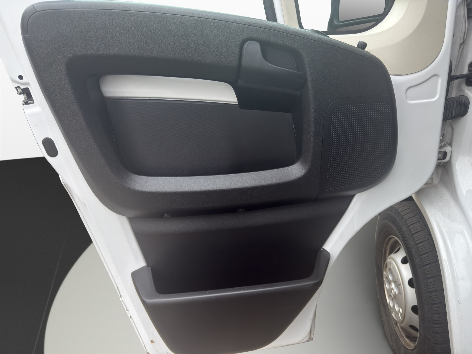 PEUGEOT Boxer 2.2 HDI 335 Pro L2H2-image-9