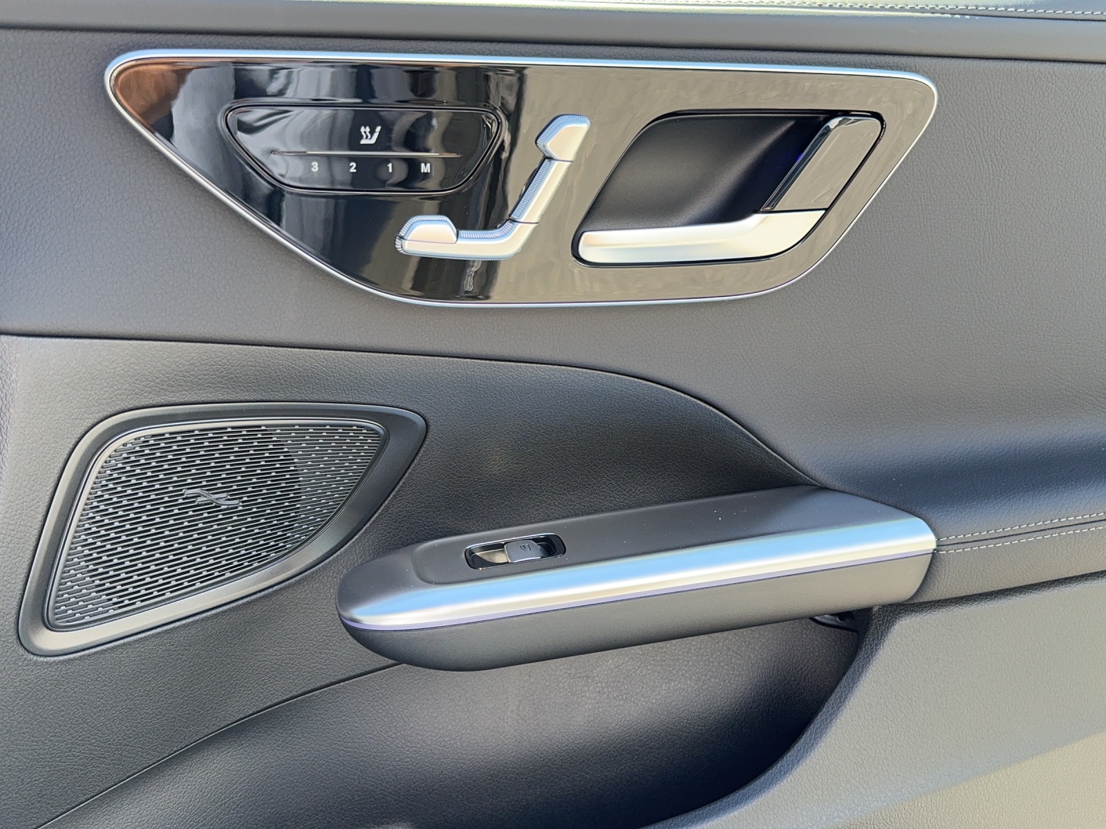 MERCEDES-BENZ C 200 4 Matic-image-16