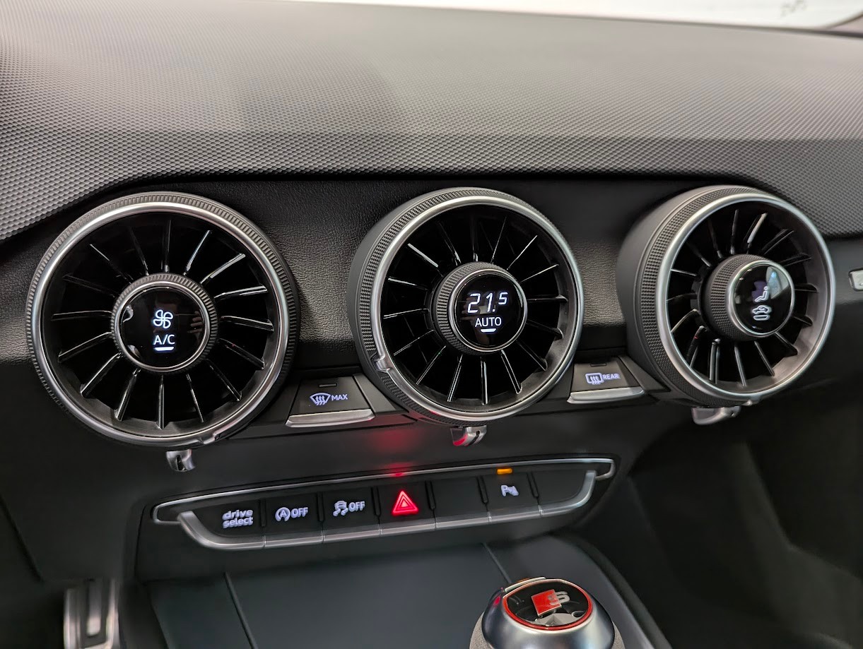 AUDI TT Roadster 2.0 40 TFSI S-Tronic *5J GAR S-LINE COMPETITION PLUS NAVI+ LED ALL-BLACK 20 ZOLL UVM*-image-11