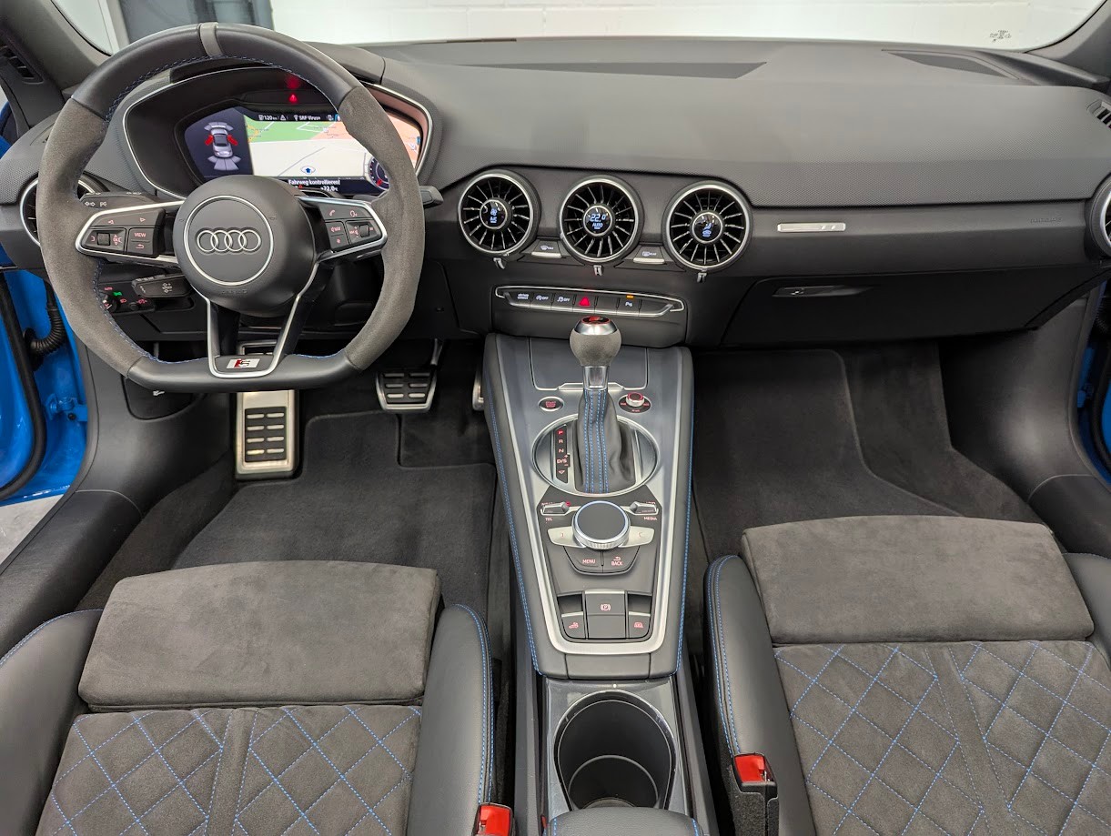 AUDI TT Roadster 2.0 40 TFSI S-Tronic *5J GAR S-LINE COMPETITION PLUS NAVI+ LED ALL-BLACK 20 ZOLL UVM*-image-13