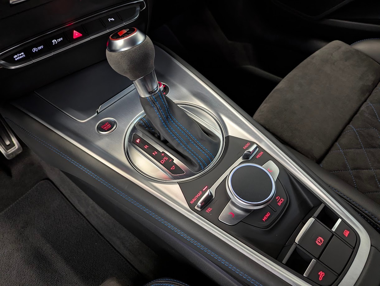 AUDI TT Roadster 2.0 40 TFSI S-Tronic *5J GAR S-LINE COMPETITION PLUS NAVI+ LED ALL-BLACK 20 ZOLL UVM*-image-12