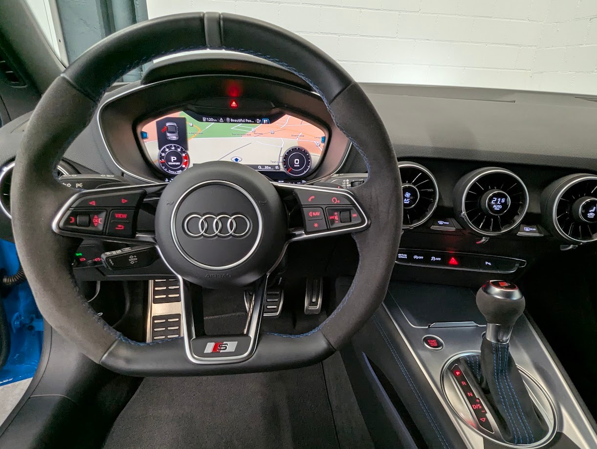 AUDI TT Roadster 2.0 40 TFSI S-Tronic *5J GAR S-LINE COMPETITION PLUS NAVI+ LED ALL-BLACK 20 ZOLL UVM*-image-6