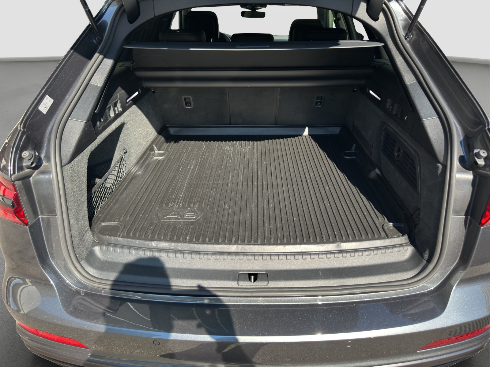AUDI A6 Avant 55 TFSIe Sport quattro S-tronic-image-9