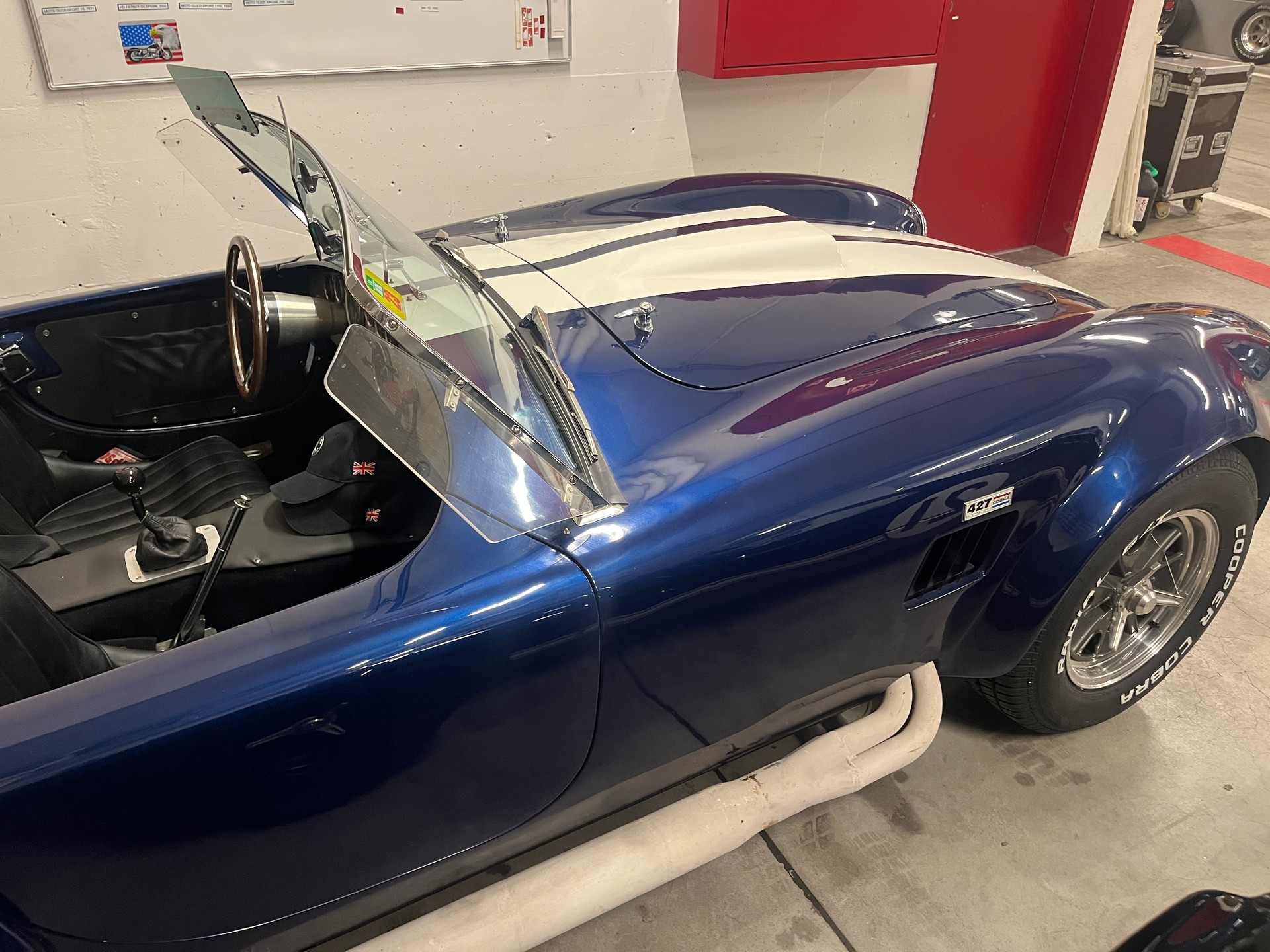 AC Cobra 427 s/c (clone)-image-5