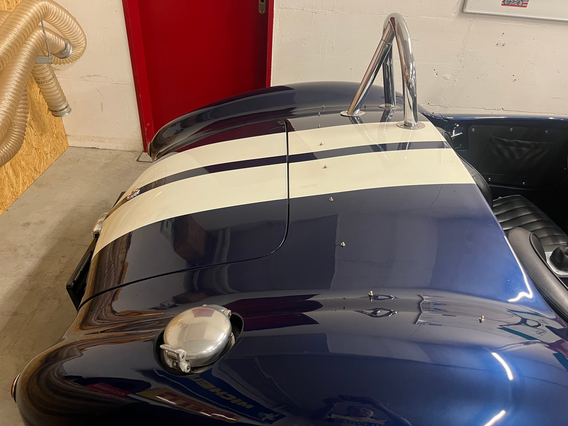 AC Cobra 427 s/c (clone)-image-3