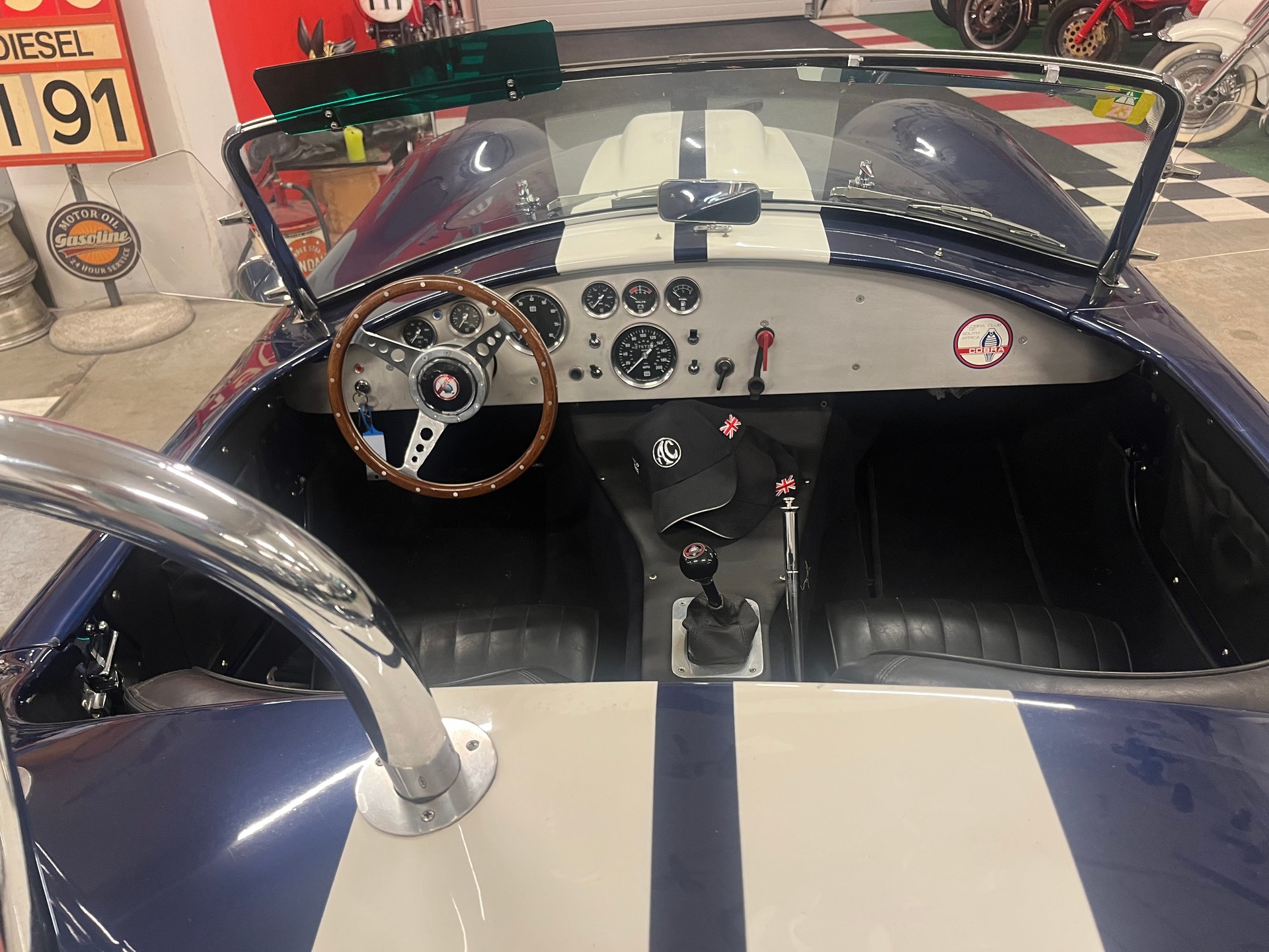 AC Cobra 427 s/c (clone)-image-8