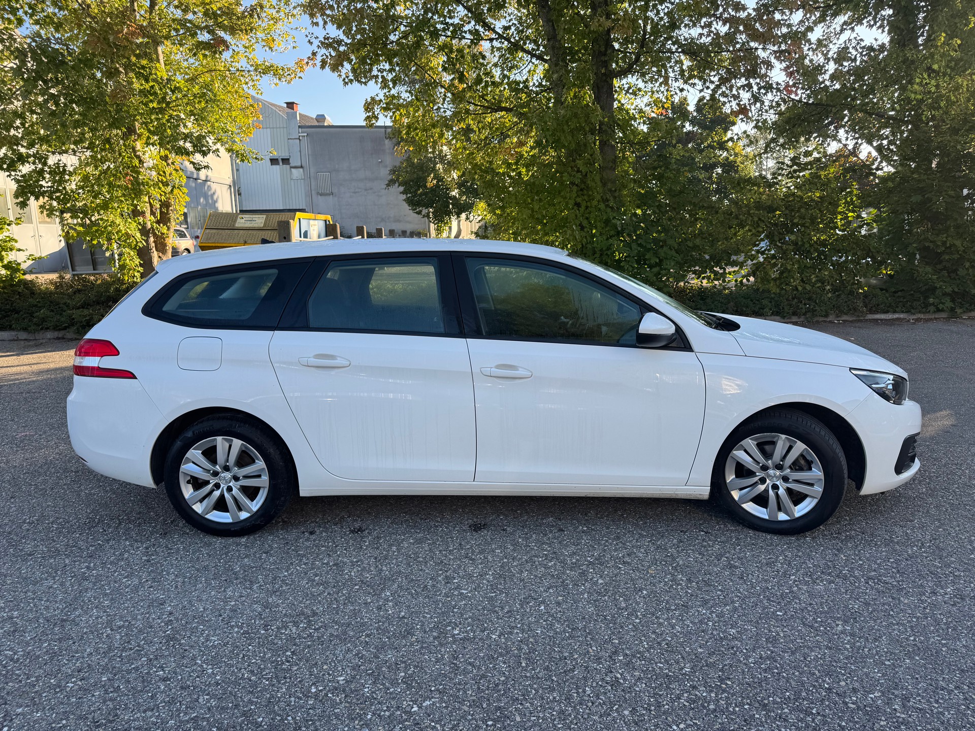 PEUGEOT 308 SW 1.5 BlueHDI Active EAT8 * Gr. Navi * Klima-auto * Tempomat * PDC H * Frisch Ab MFK-image-10