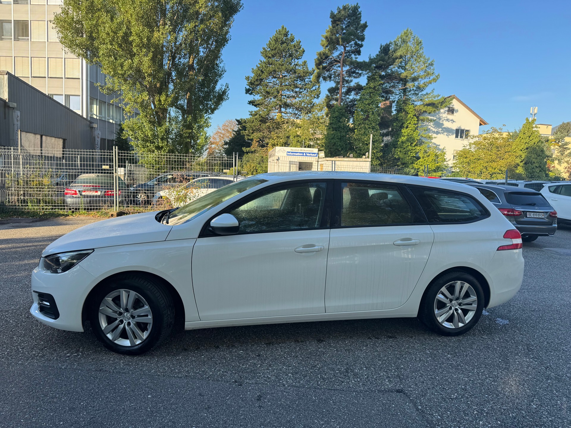 PEUGEOT 308 SW 1.5 BlueHDI Active EAT8 * Gr. Navi * Klima-auto * Tempomat * PDC H * Frisch Ab MFK-image-9