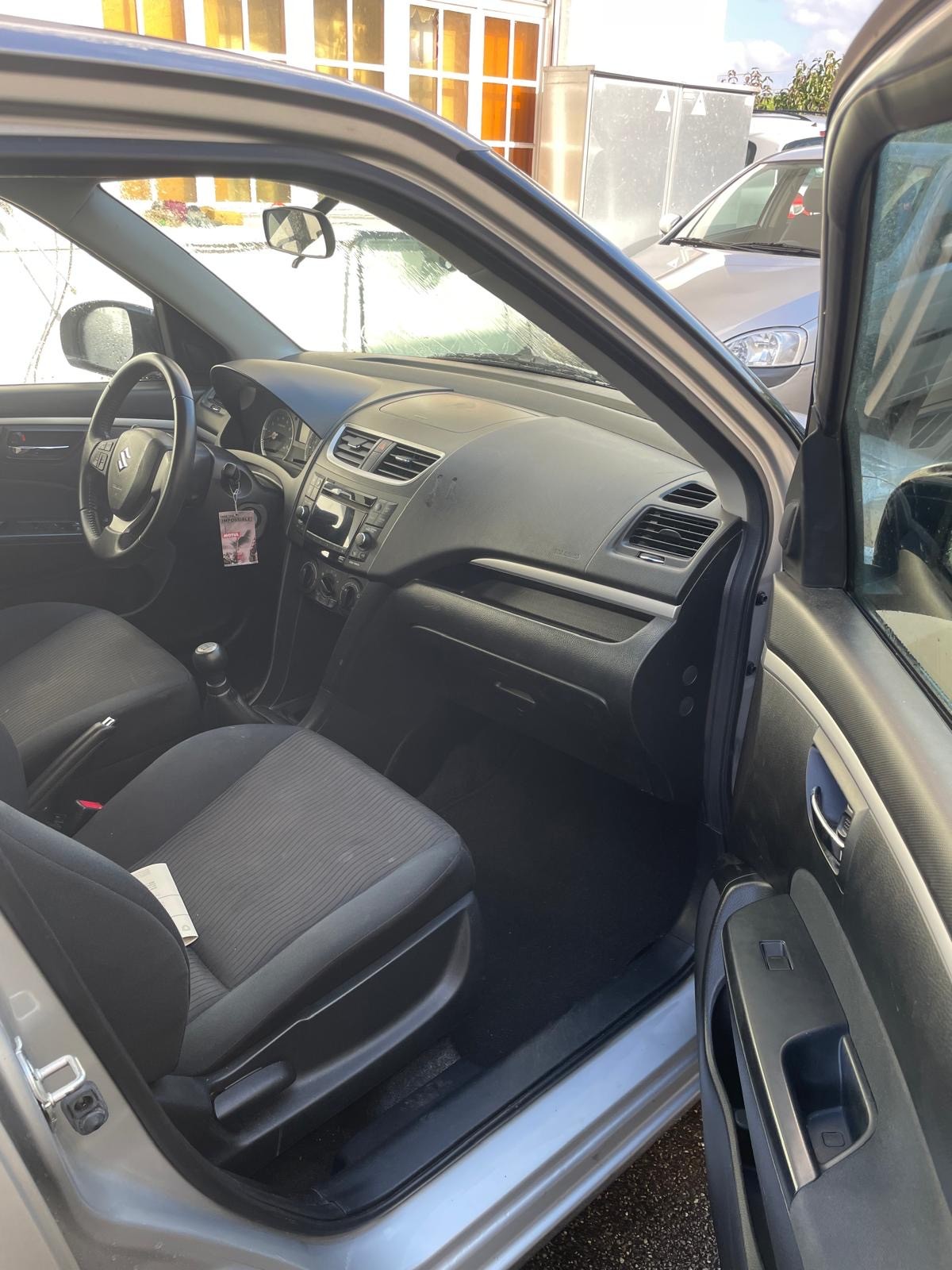 SUZUKI Swift 1.2i 16V GL 4x4-image-8