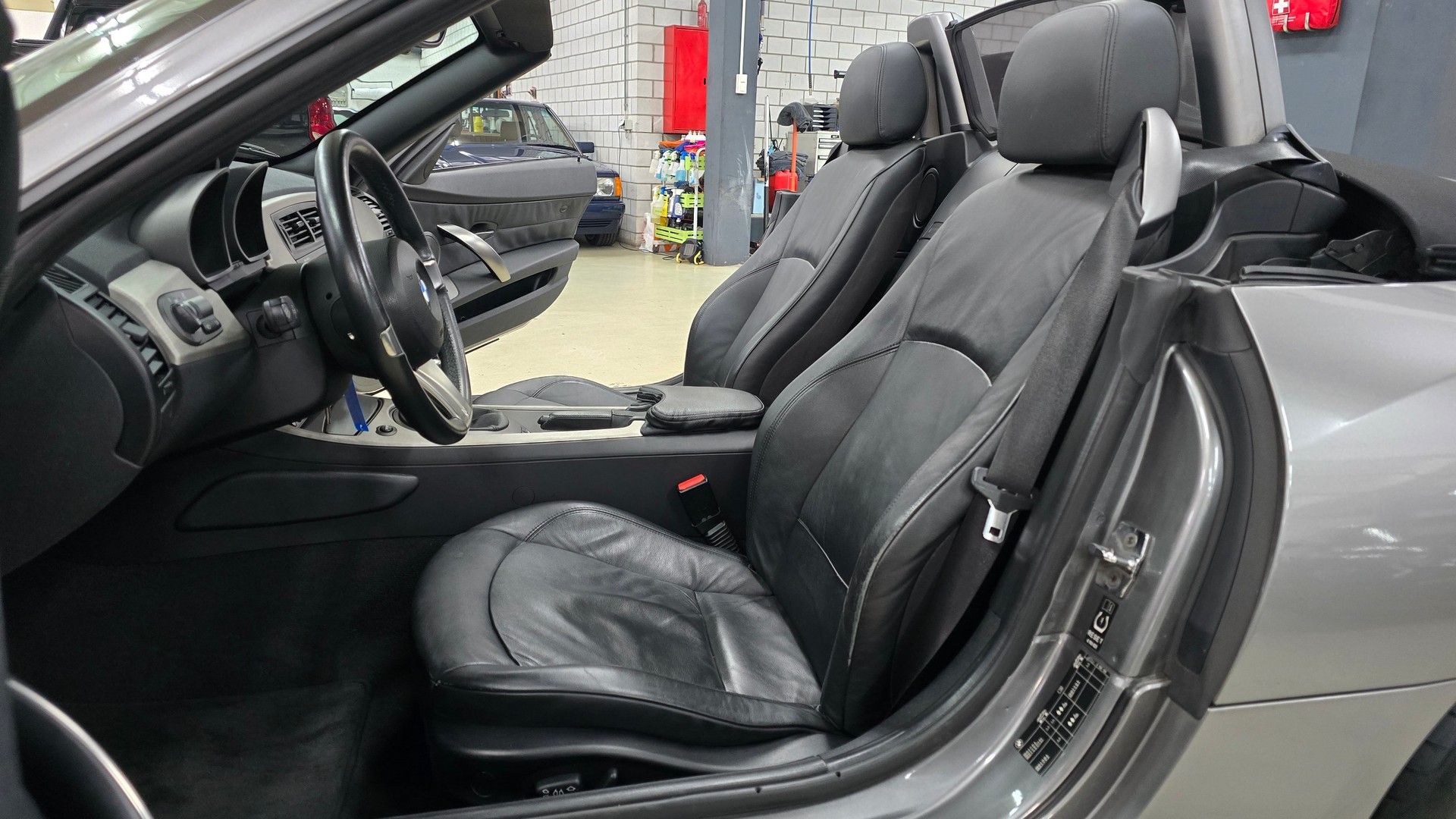 BMW Z4 3.0i Roadster-image-21