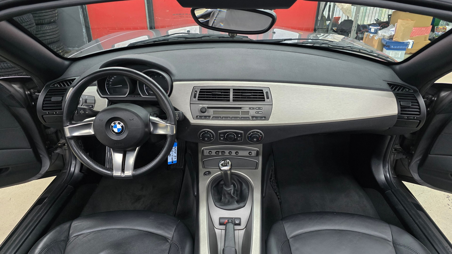 BMW Z4 3.0i Roadster-image-22