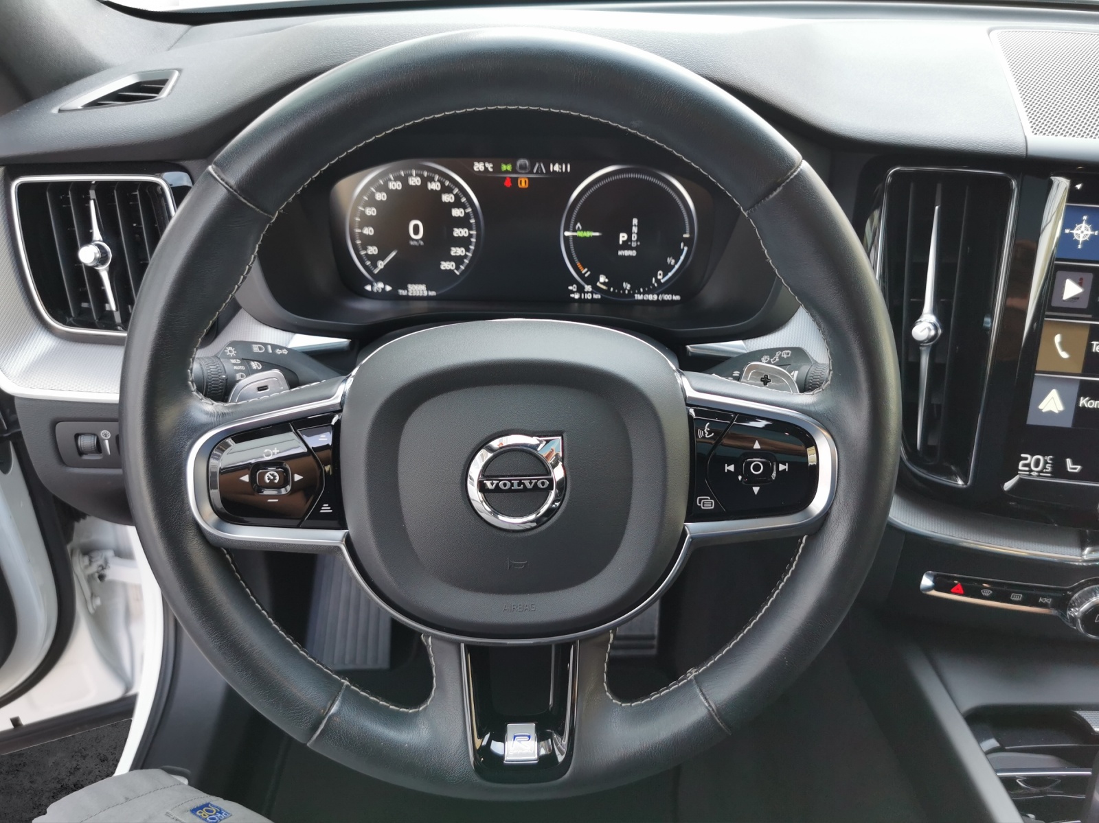 VOLVO XC60 2.0 T8 TE R-Design eAWD-image-9