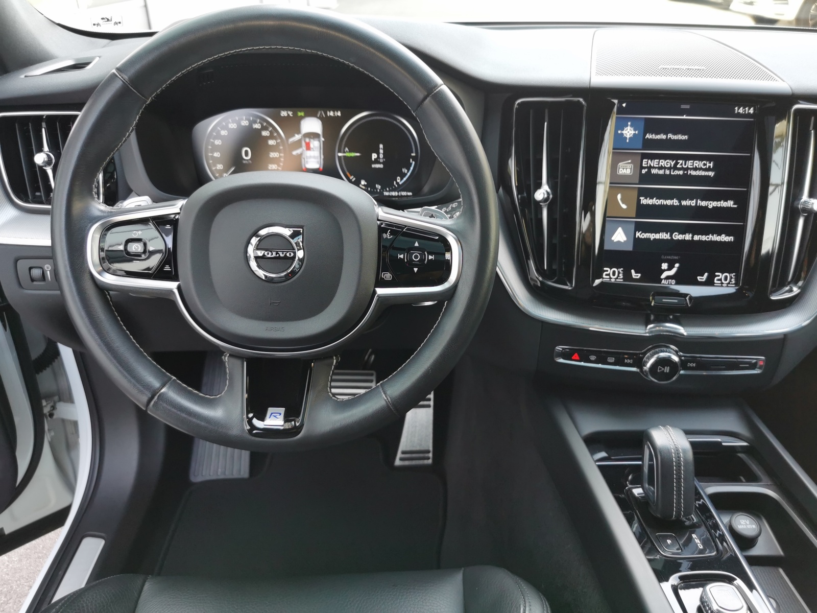 VOLVO XC60 2.0 T8 TE R-Design eAWD-image-8