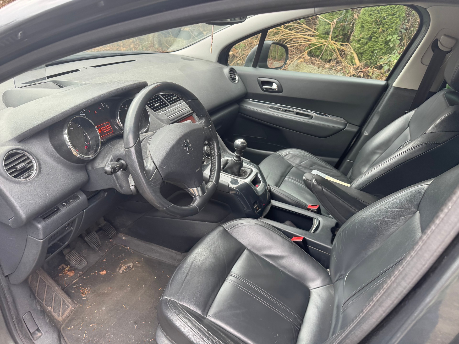 PEUGEOT 5008 1.6 16V T Sport Pack-image-7