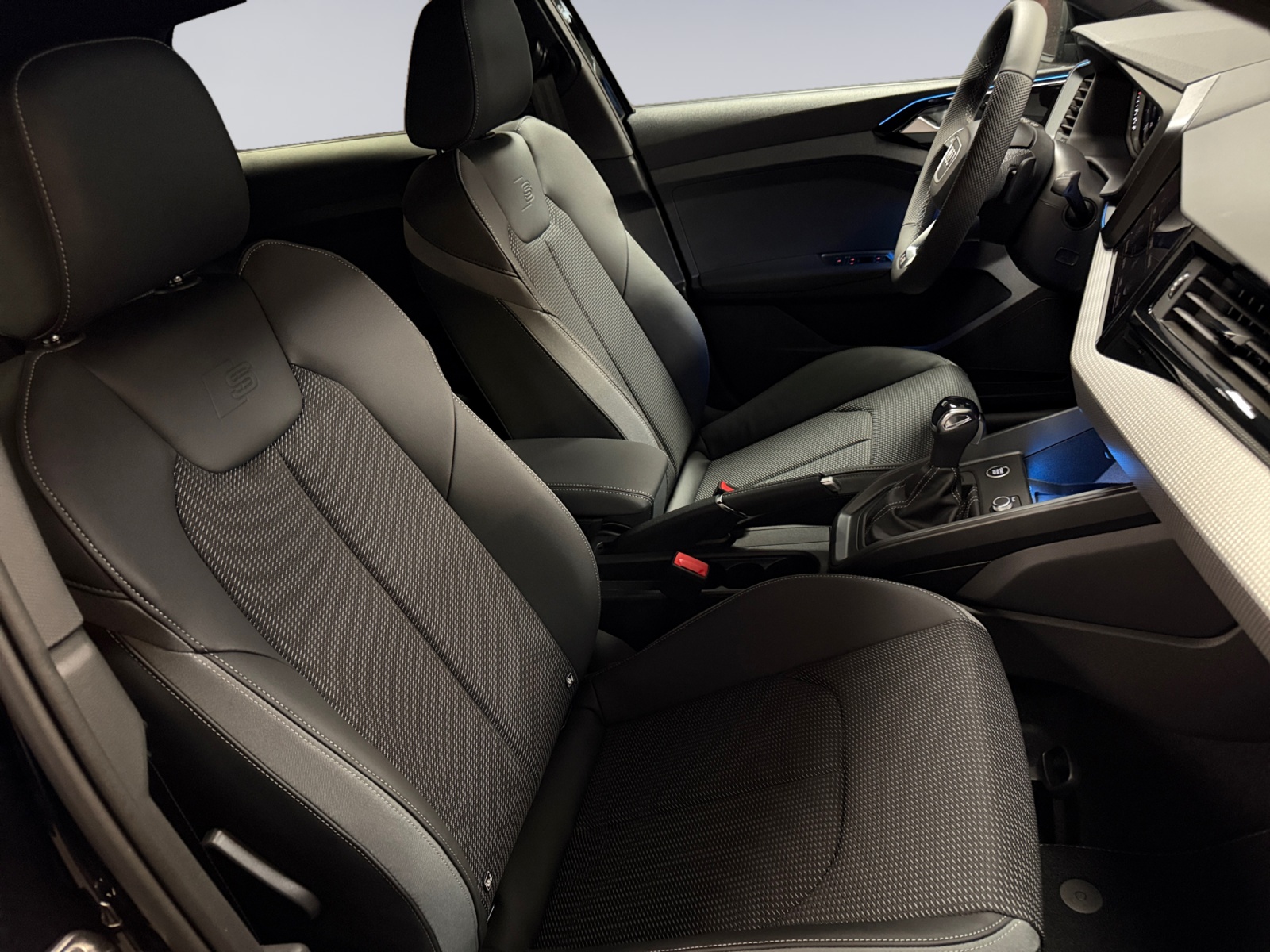 AUDI A1 Sportback 30 TFSI S Line Attraction S-tronic-image-12