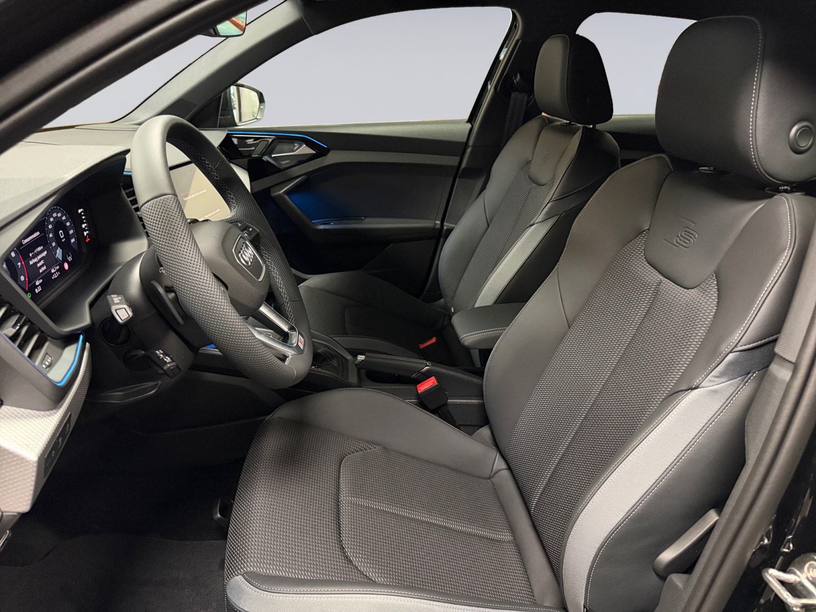 AUDI A1 Sportback 30 TFSI S Line Attraction S-tronic-image-6