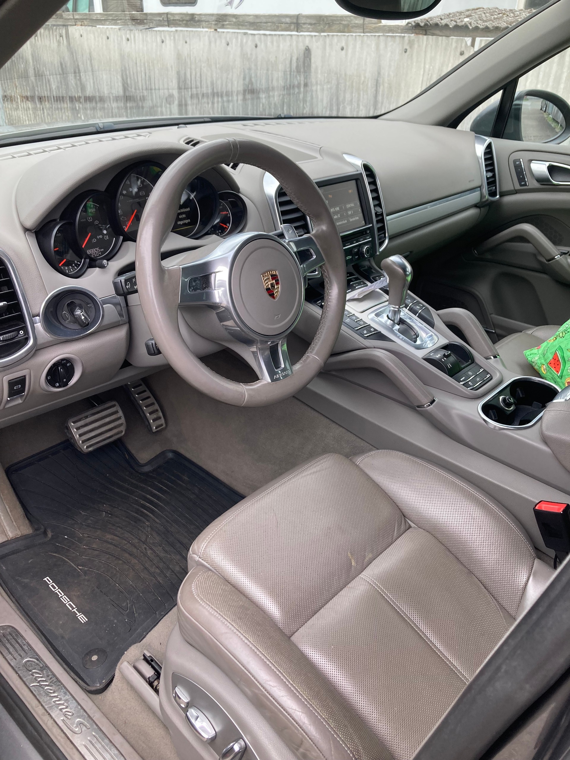 PORSCHE Cayenne S-image-4